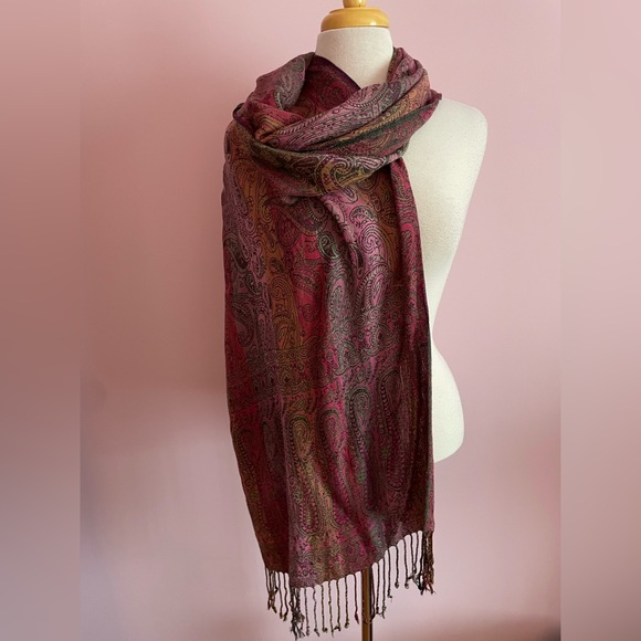 Accessories - Elegant Paisley Scarf - Pink Hues